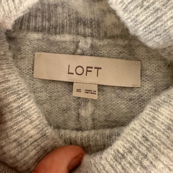 Oversized Poncho Sweater (Great Condition) - Picture 9 of 9